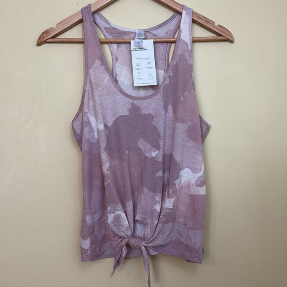 Alternative | NWT Pink Blush Dreamstate Racerback Camo Tee Tank Top Shirt M - Picture 2 of 5